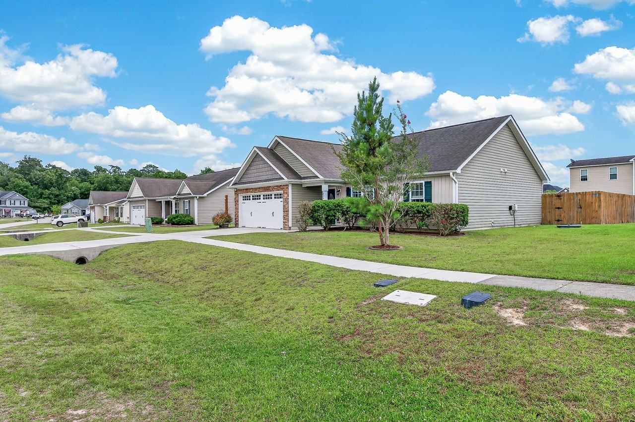 210 Riverstone Ct - Photo 3 of 25