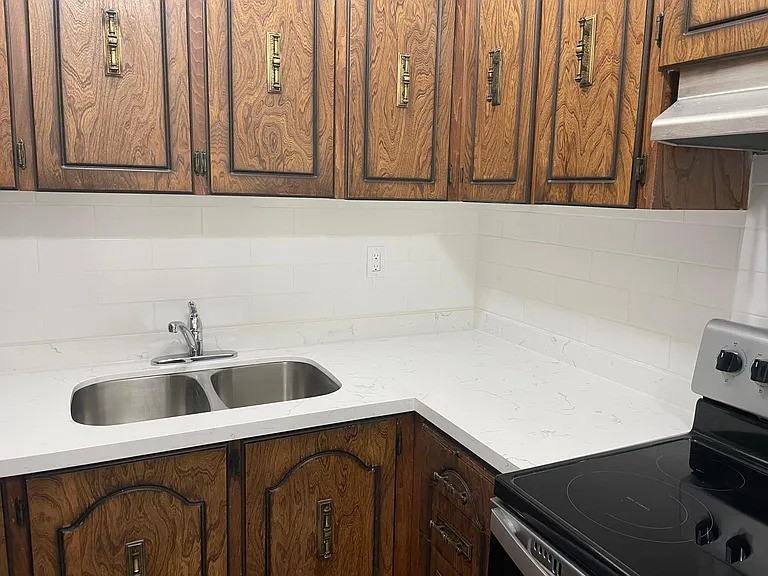 73 Roncesvalles Ave #2 - Photo 3 of 17