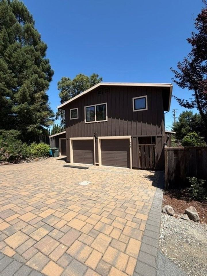 775 Hillcrest Way - Photo 3 of 20
