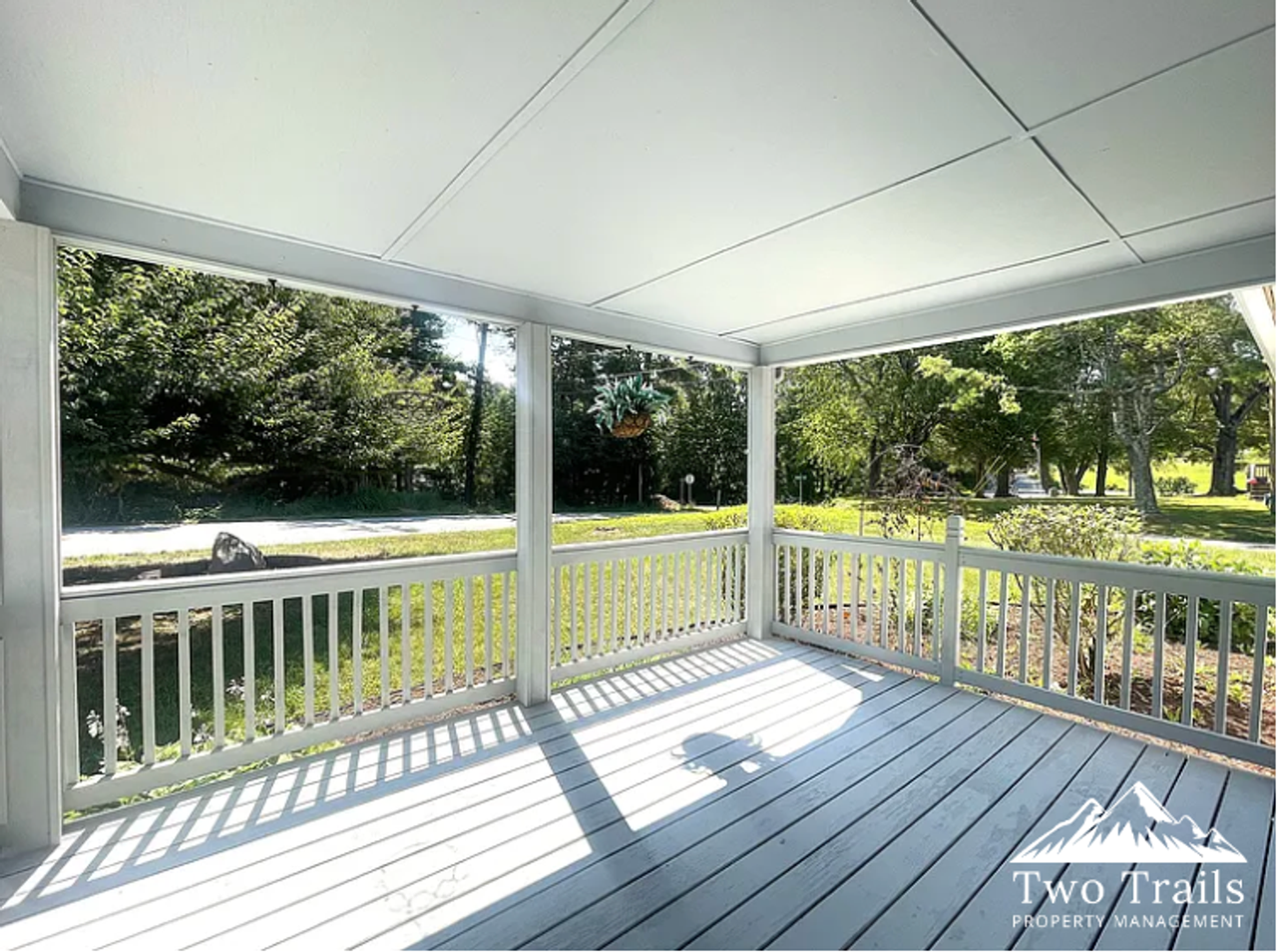 512 Howard Gap Rd - Photo 3 of 19
