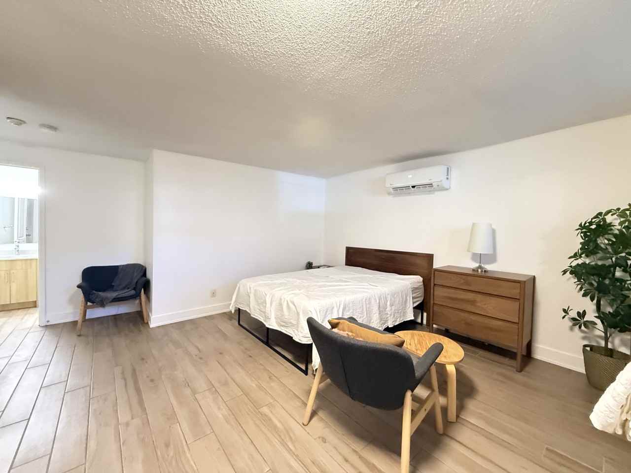 160 Dowling Ave - Photo 6 of 10