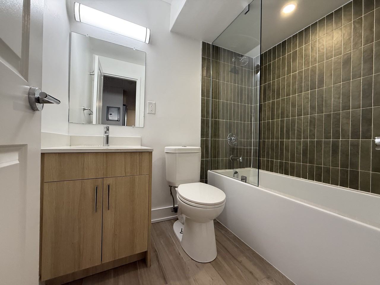 160 Dowling Ave - Photo 7 of 10