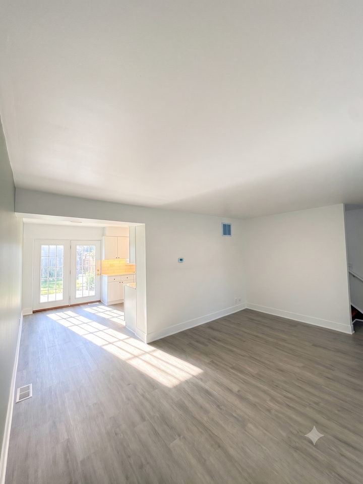 504 W Bellarmine Dr - Photo 6 of 14