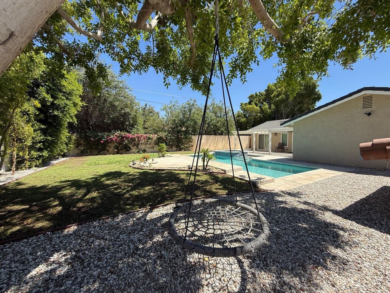 46301 Roadrunner Ln - Photo 3 of 32