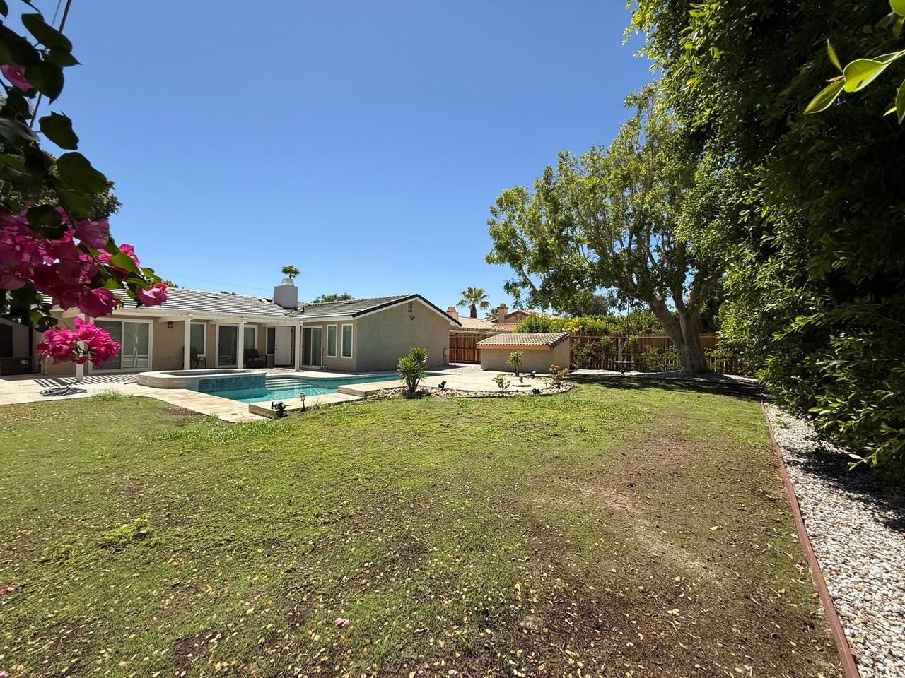 46301 Roadrunner Ln - Photo 4 of 32