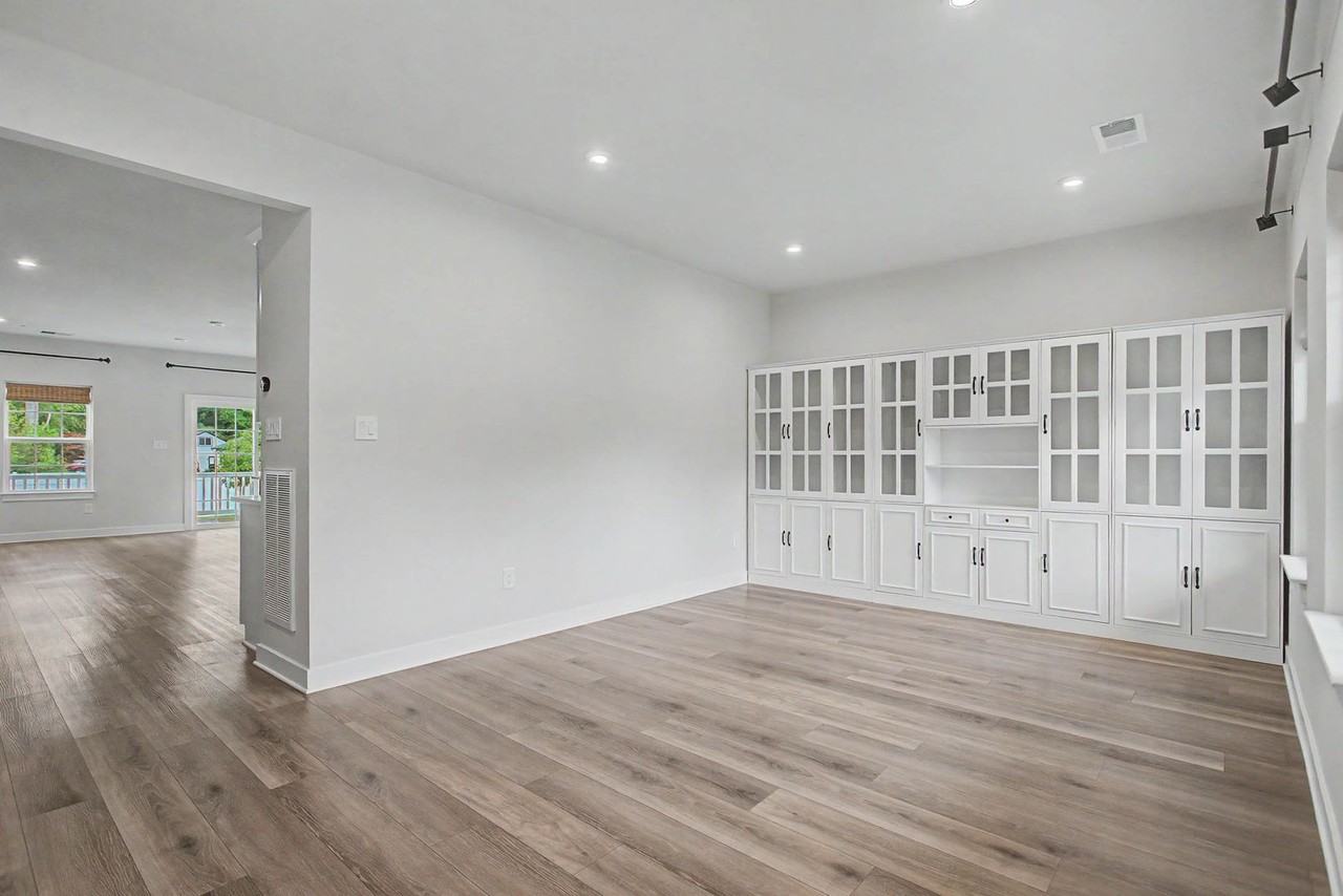 239 Darden Dr - Photo 2 of 14