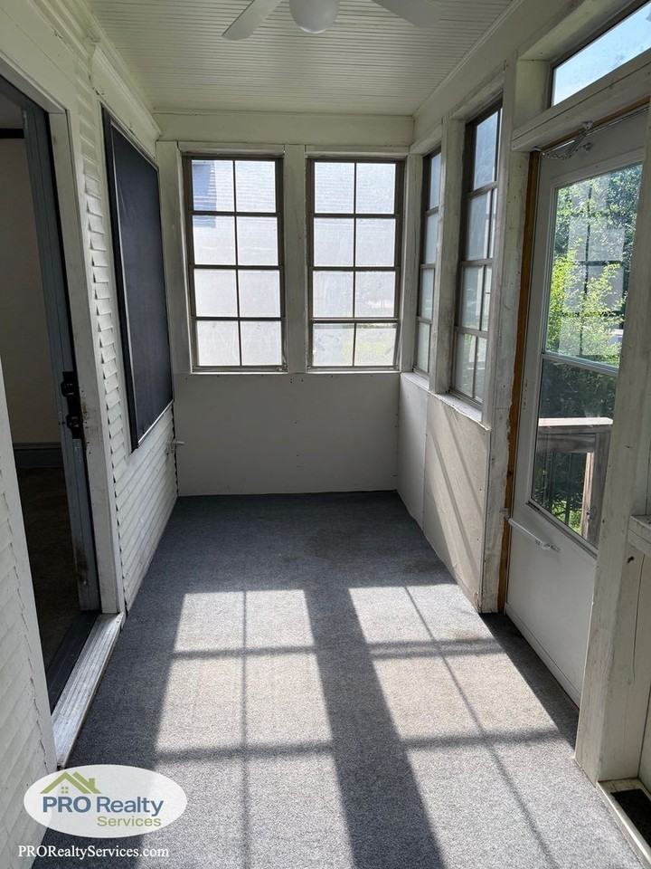 1015 Charles Ave - Photo 2 of 19