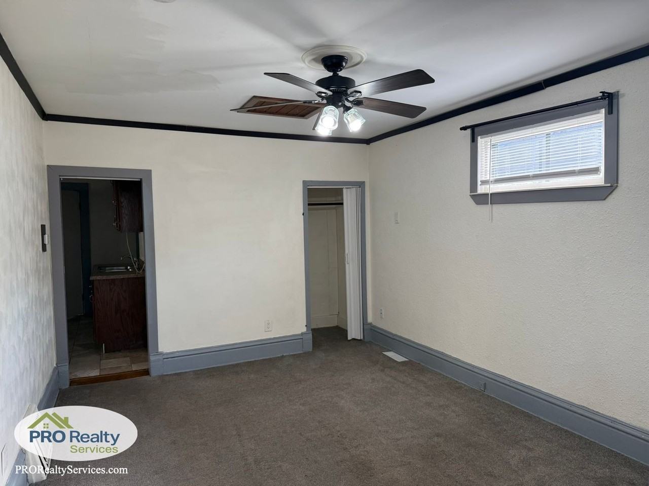 1015 Charles Ave - Photo 5 of 19