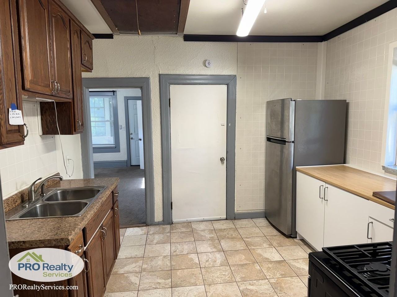 1015 Charles Ave - Photo 6 of 19