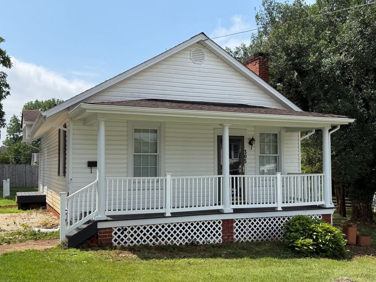 305 Sussex St - Photo 2 of 9