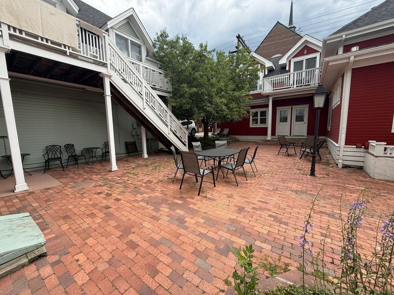 1333 Pine St - Photo 2 of 11
