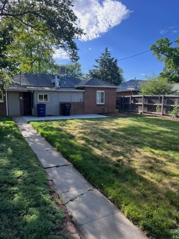 2541 Oneida St - Photo 3 of 19