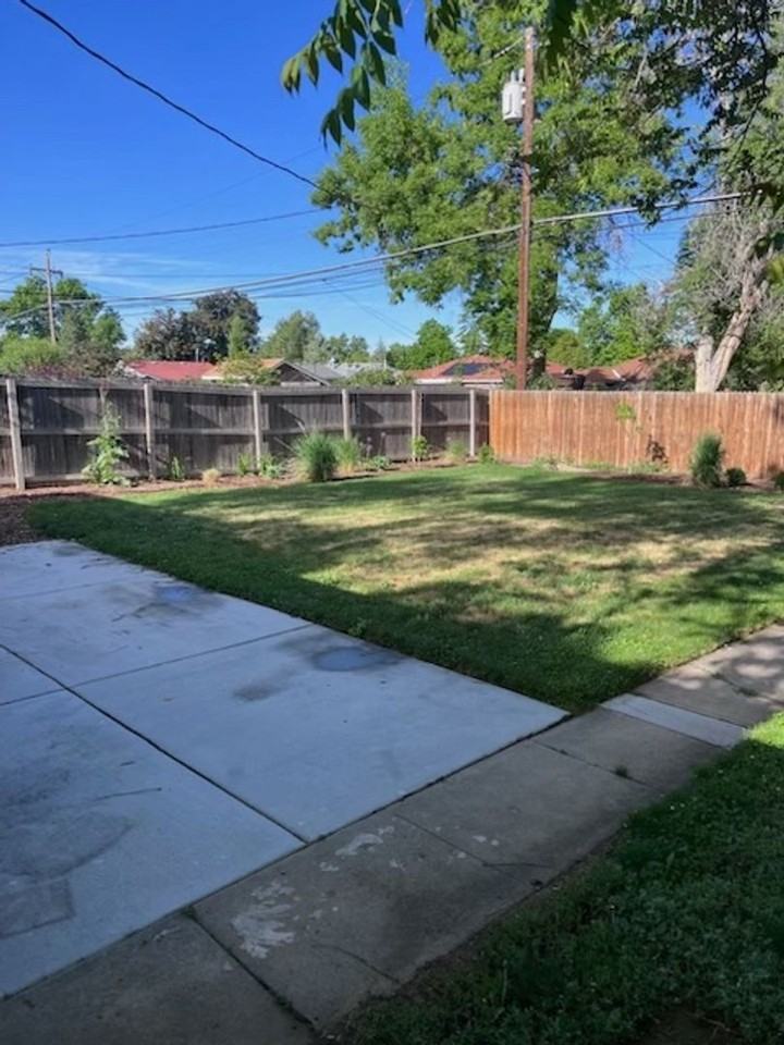 2541 Oneida St - Photo 5 of 19