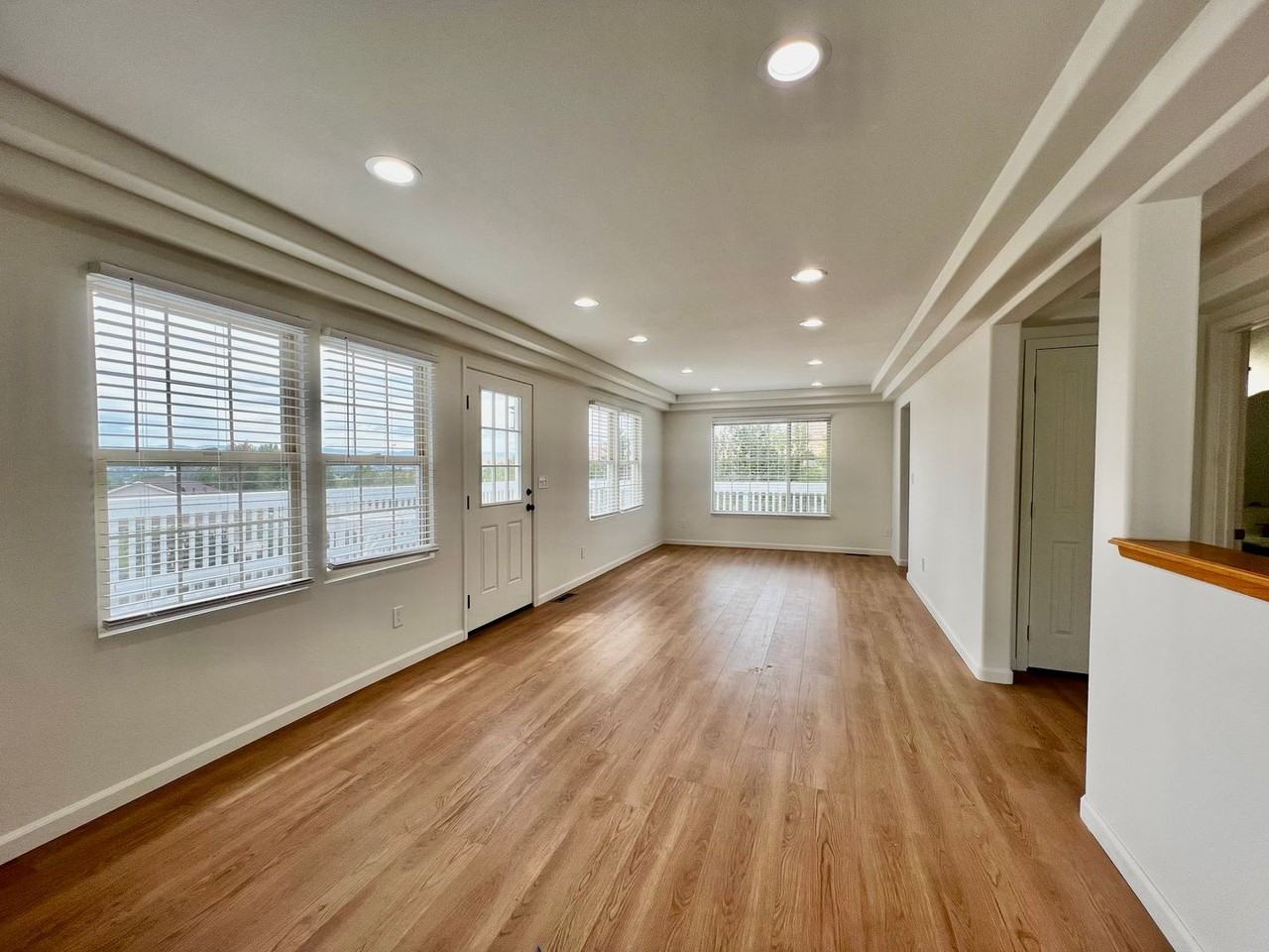 5204 Roza Hill Dr - Photo 3 of 20