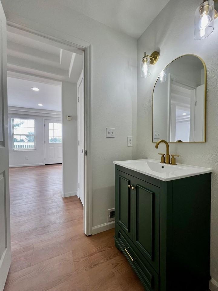 5204 Roza Hill Dr - Photo 5 of 20