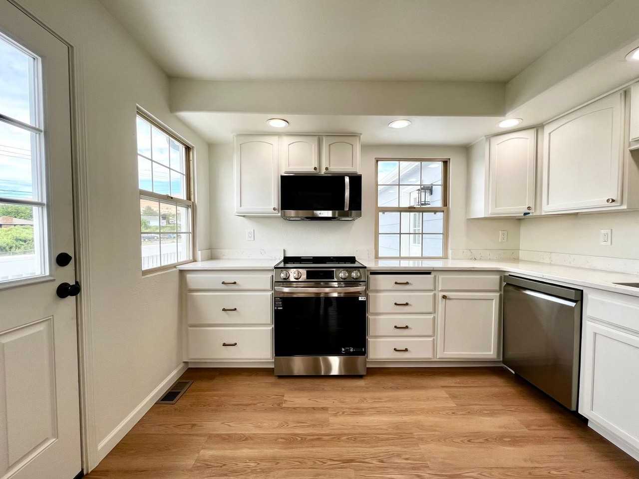 5204 Roza Hill Dr - Photo 6 of 20