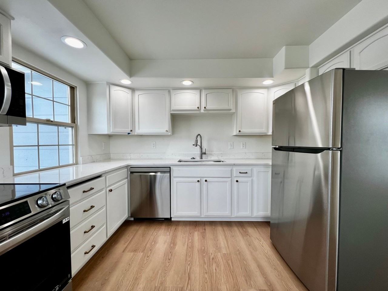 5204 Roza Hill Dr - Photo 7 of 20