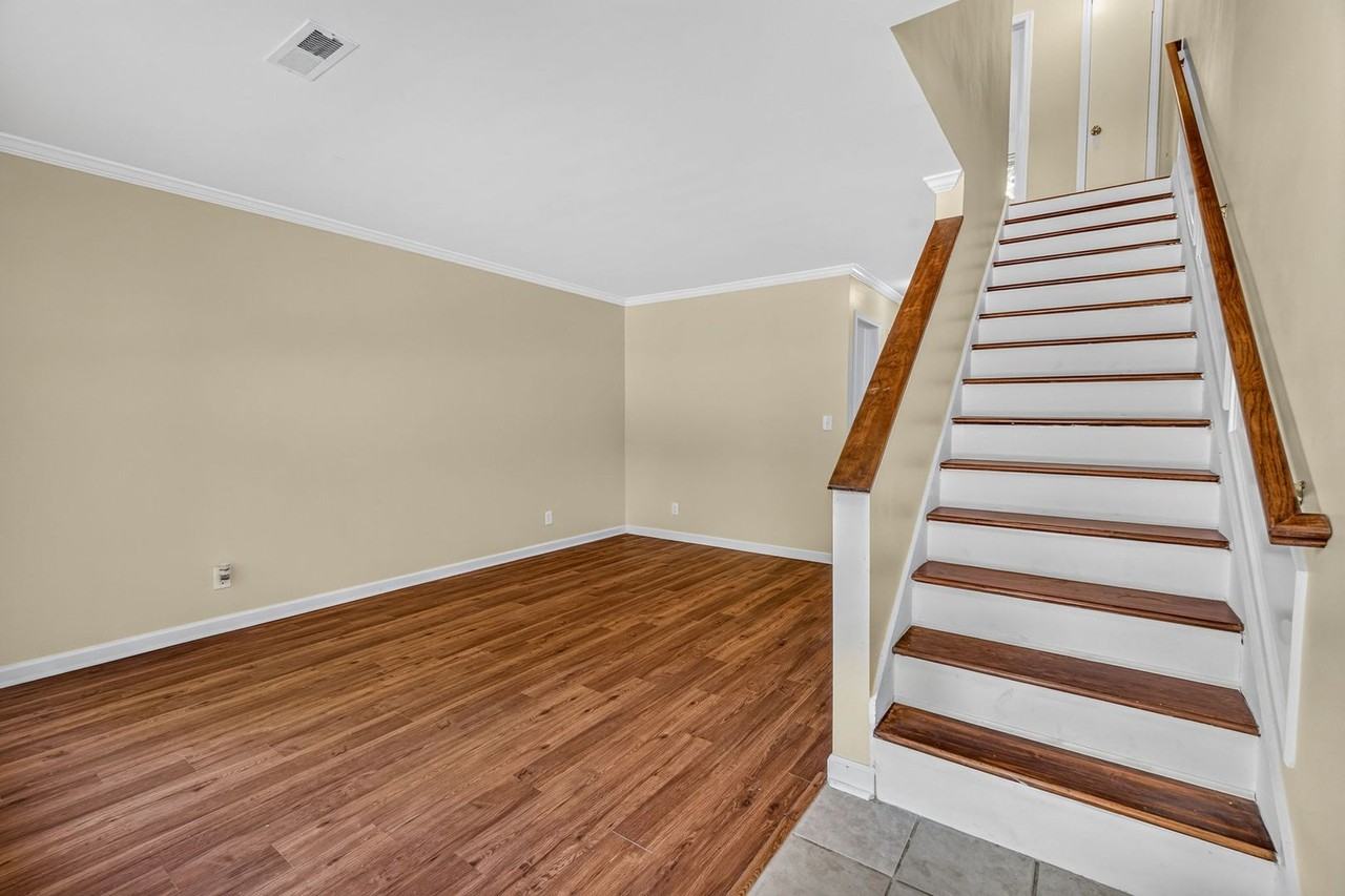 6239 Lucille Dr - Photo 4 of 27