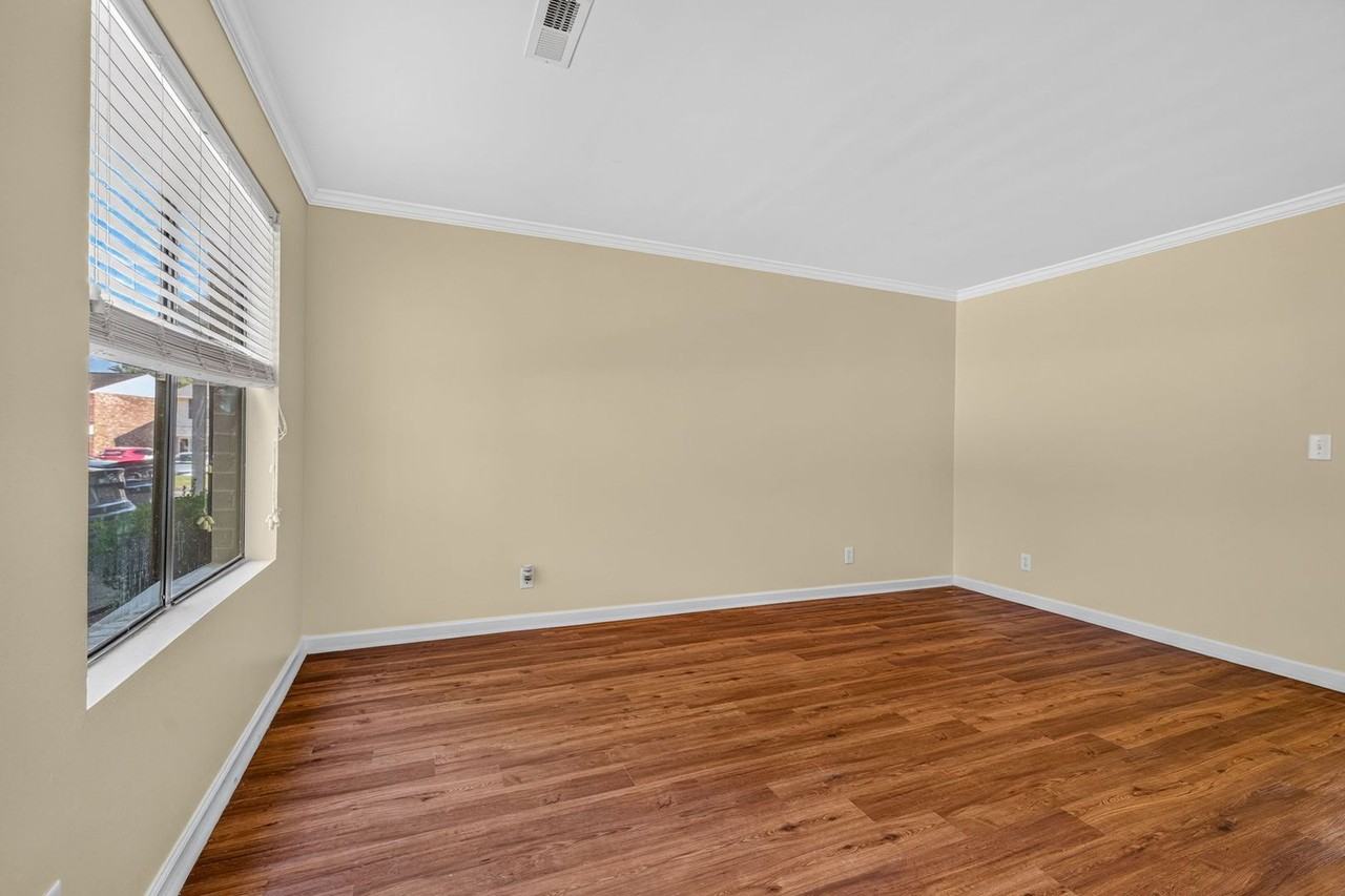 6239 Lucille Dr - Photo 5 of 27