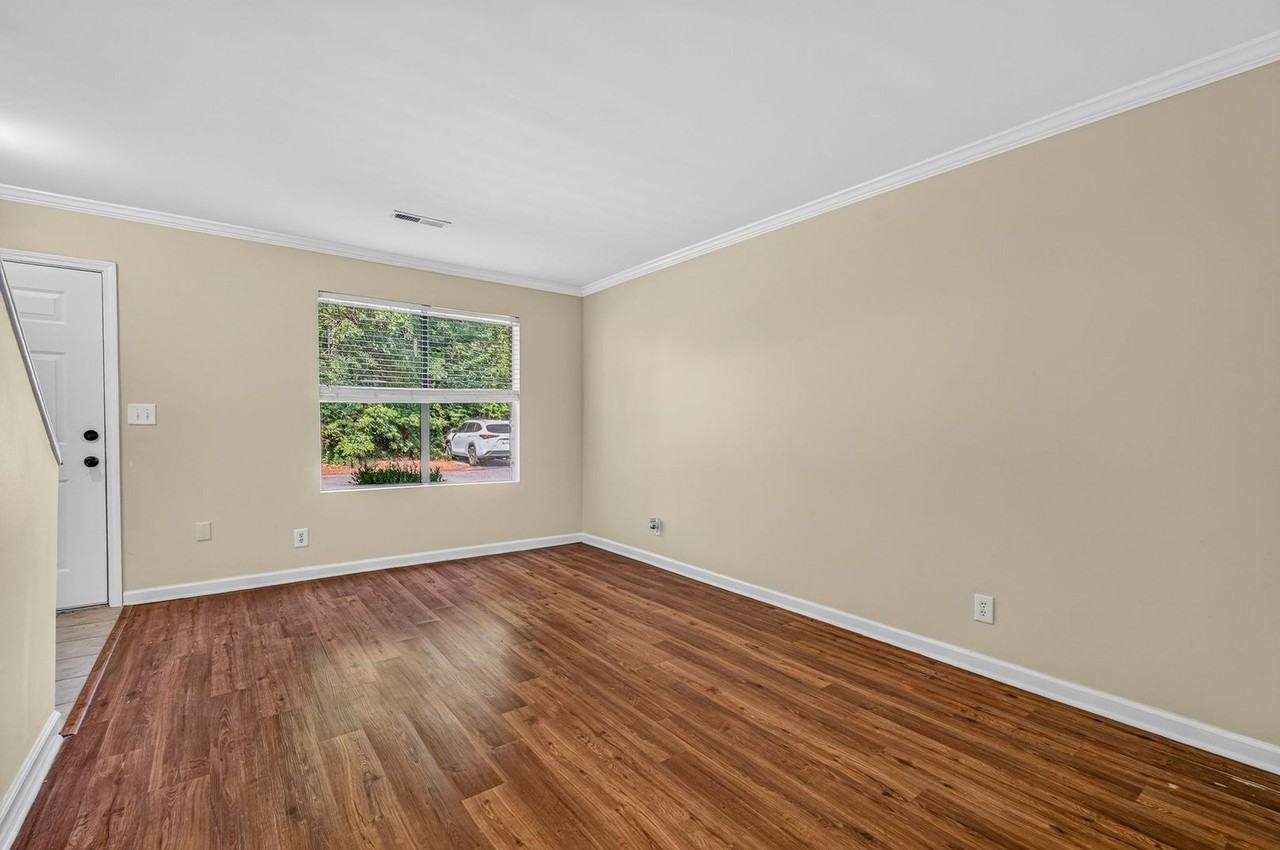 6239 Lucille Dr - Photo 6 of 27