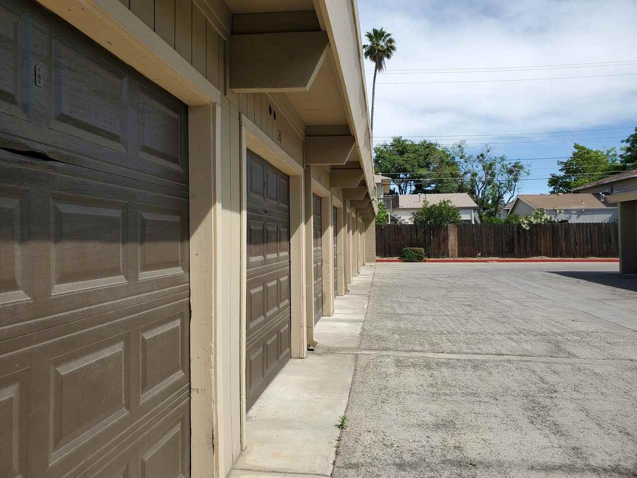 Brentwood Apartments - Photo 3 of 37