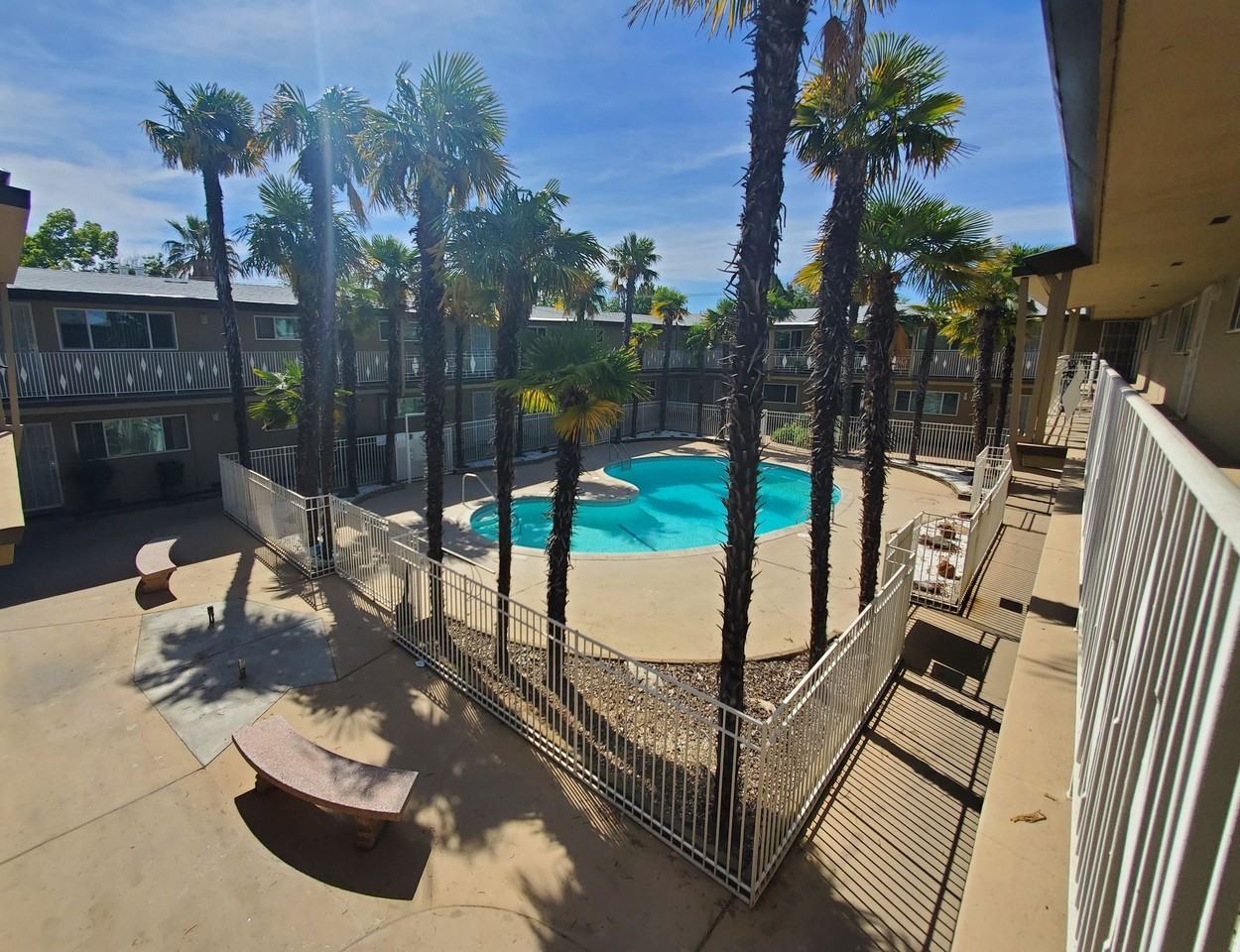 Brentwood Apartments - Photo 4 of 37