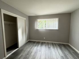 Oak Plaza Apartments - Photo 1 of 1