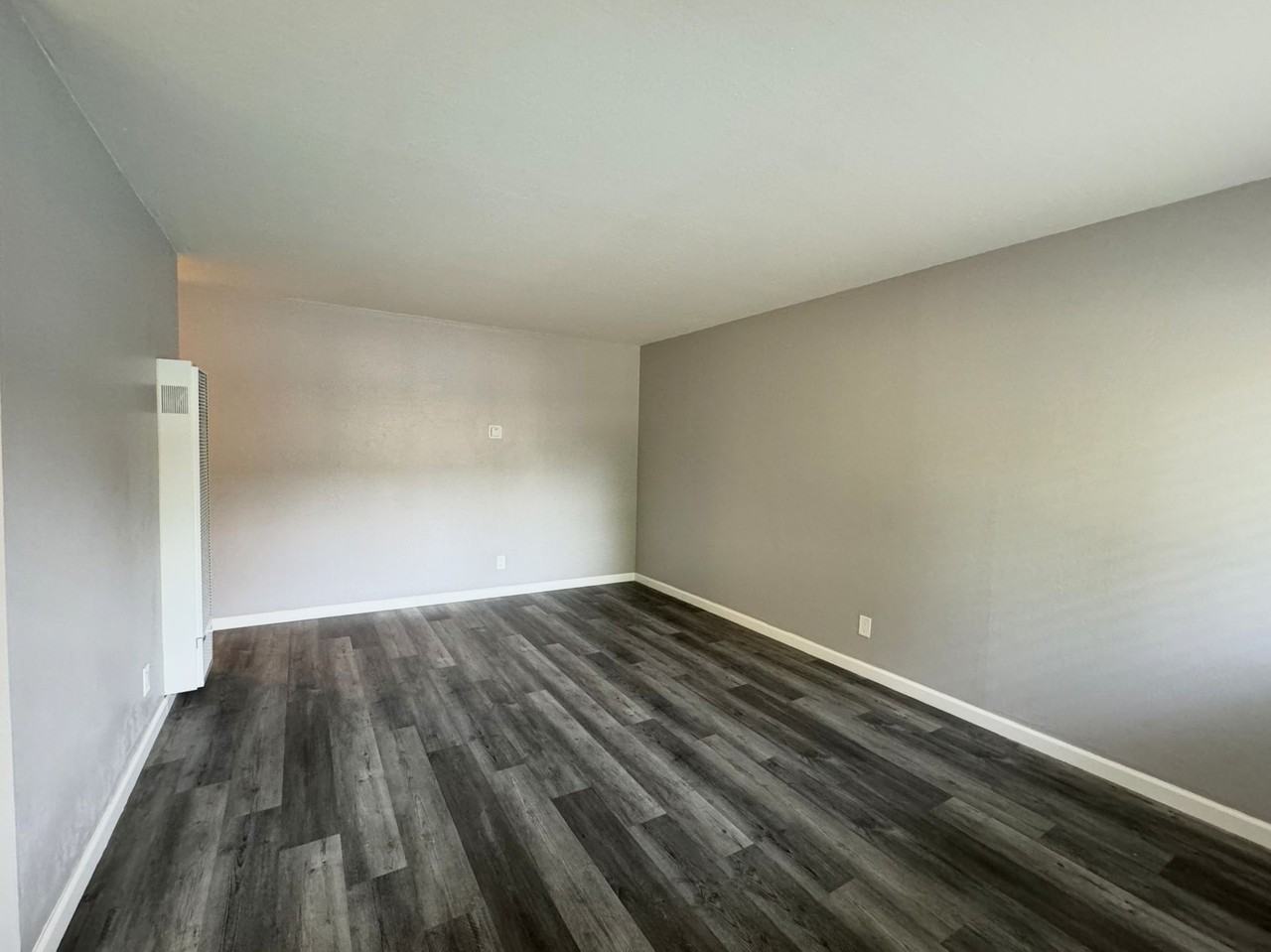 Oak Plaza Apartments - Photo 6 of 45