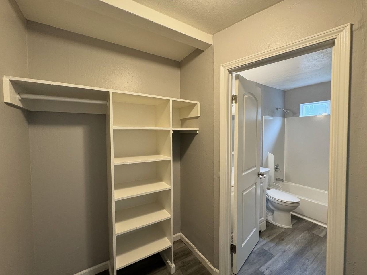 Oak Plaza Apartments - Photo 7 of 45