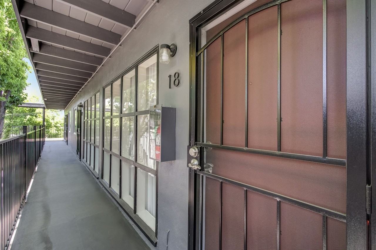 Sunset Crossings Apartments - Photo 3 of 50