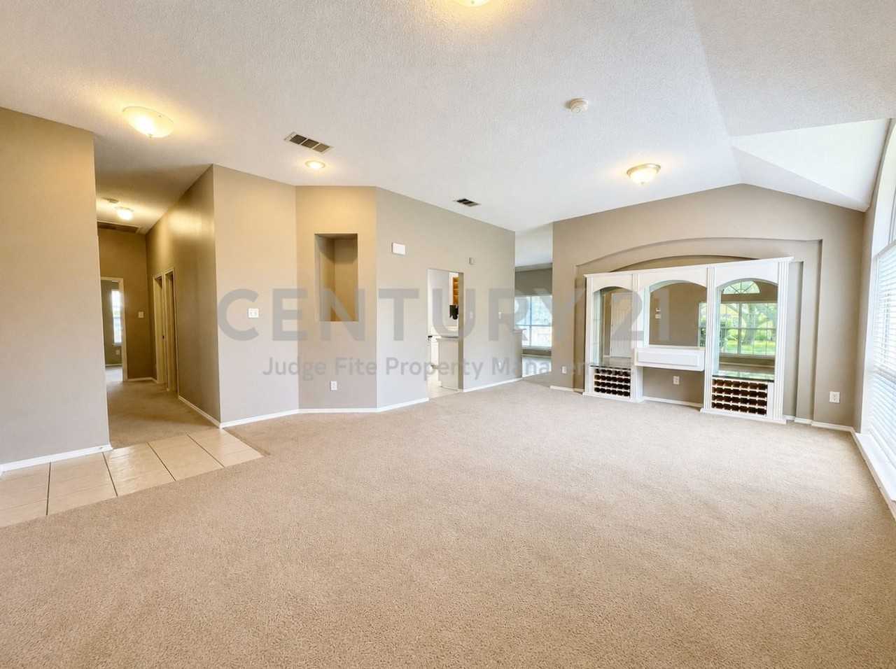 7700 Glenoaks Dr - Photo 3 of 22