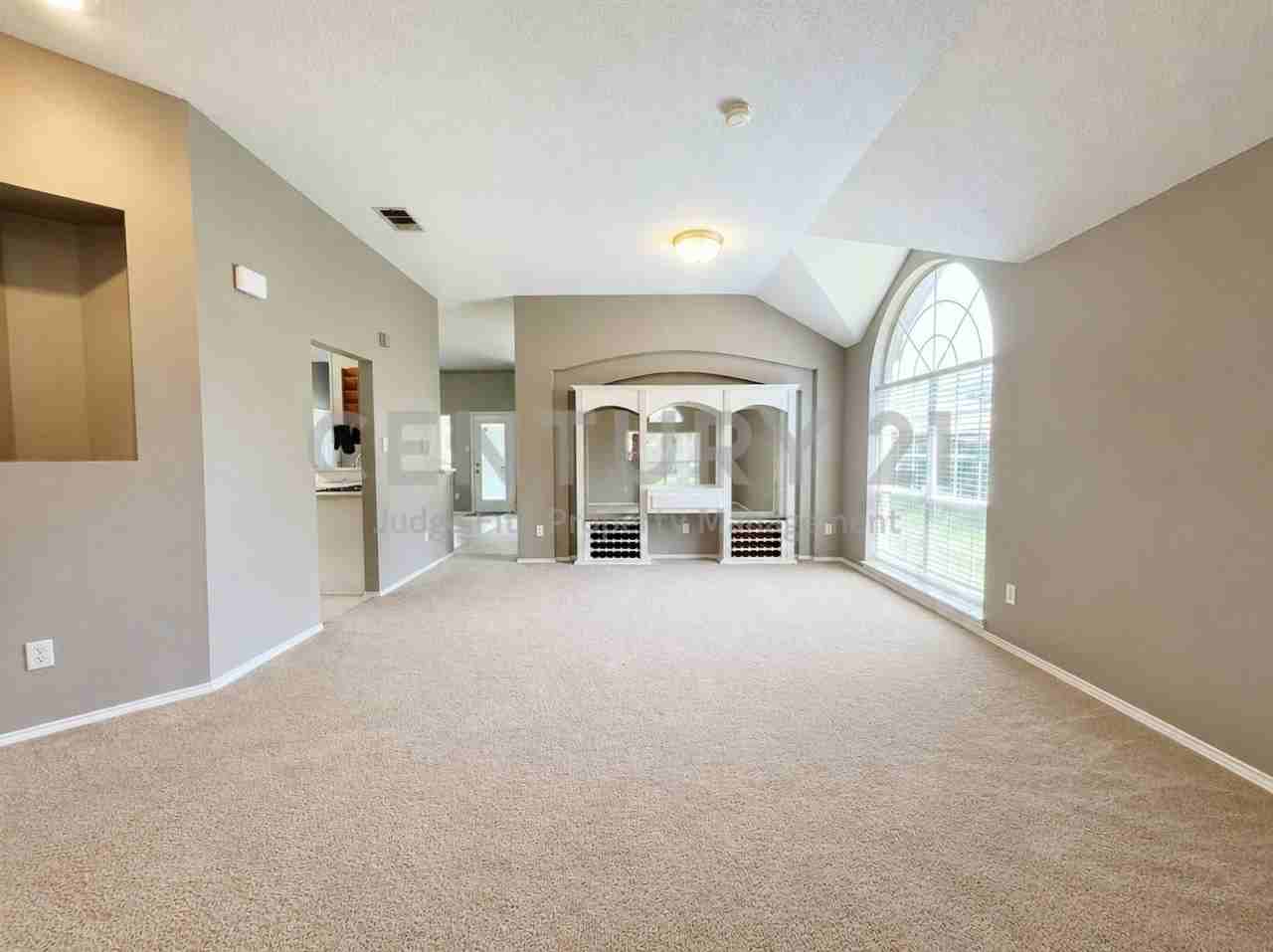 7700 Glenoaks Dr - Photo 4 of 22