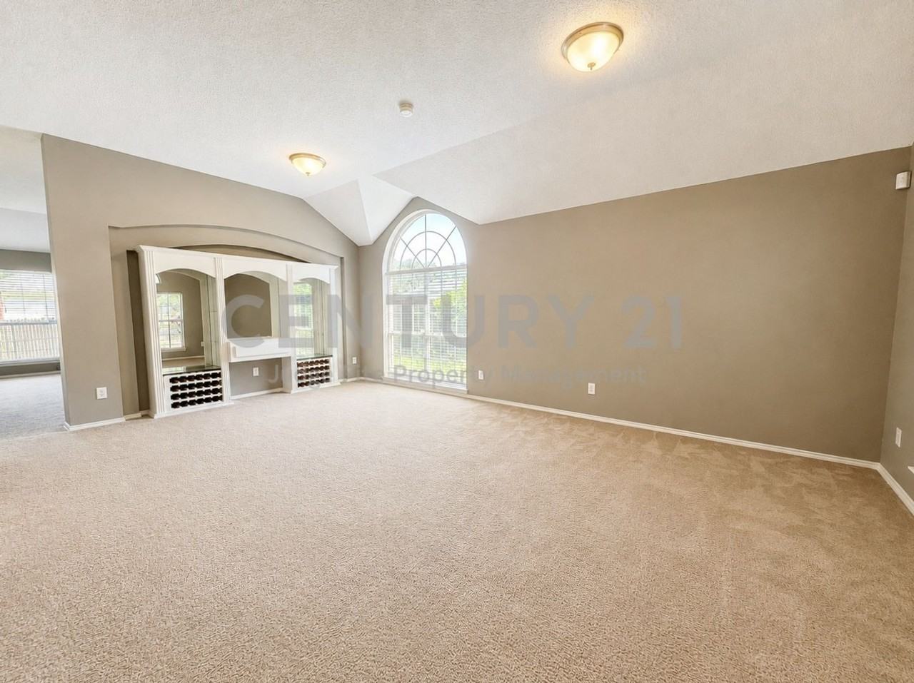 7700 Glenoaks Dr - Photo 5 of 22