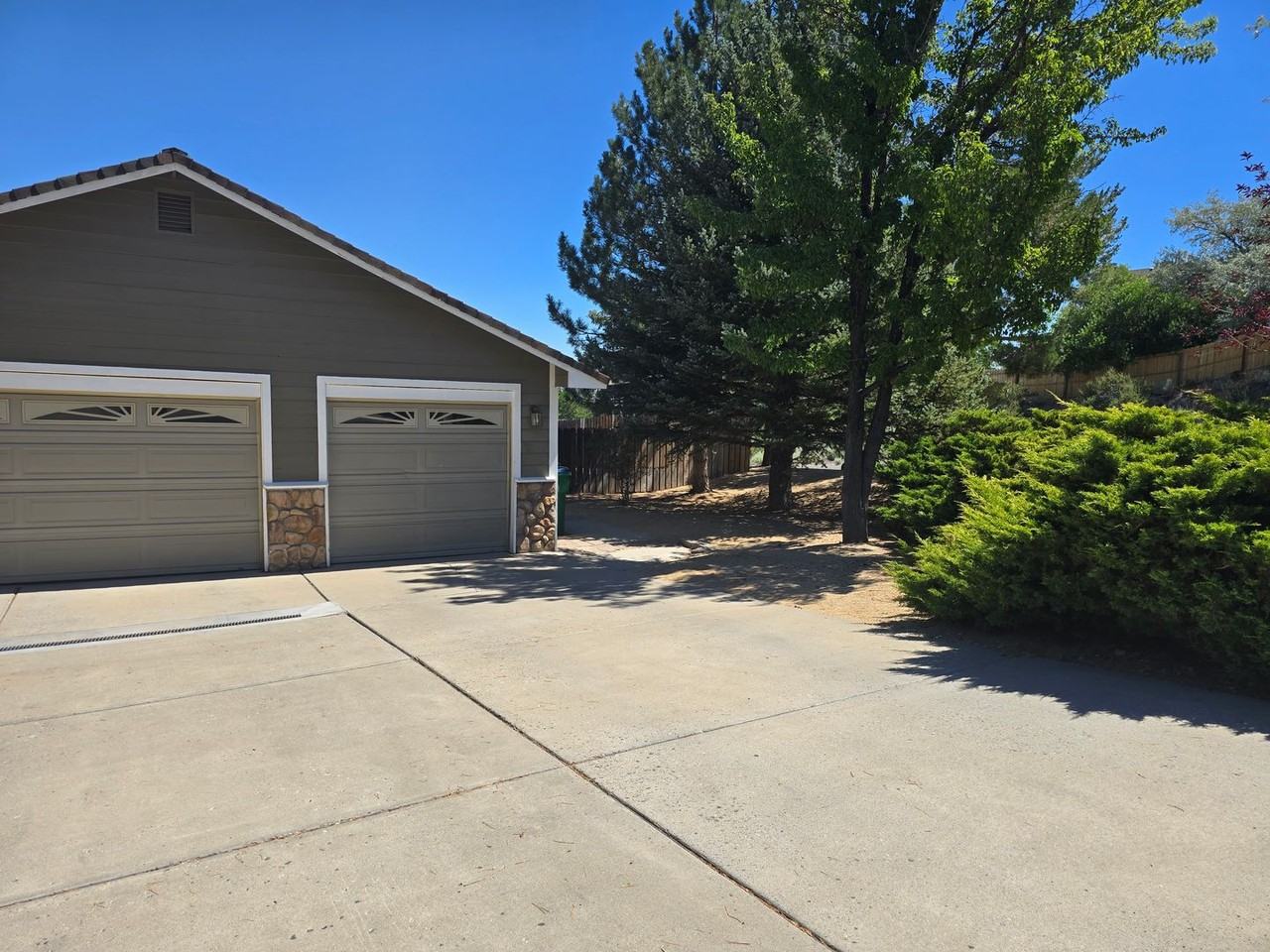 3525 Ashfork Dr - Photo 3 of 37