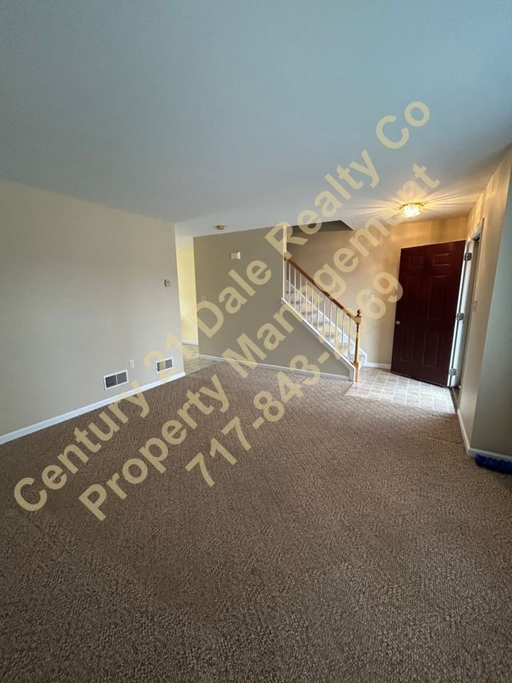 50 Stonecrop Ln - Photo 2 of 14