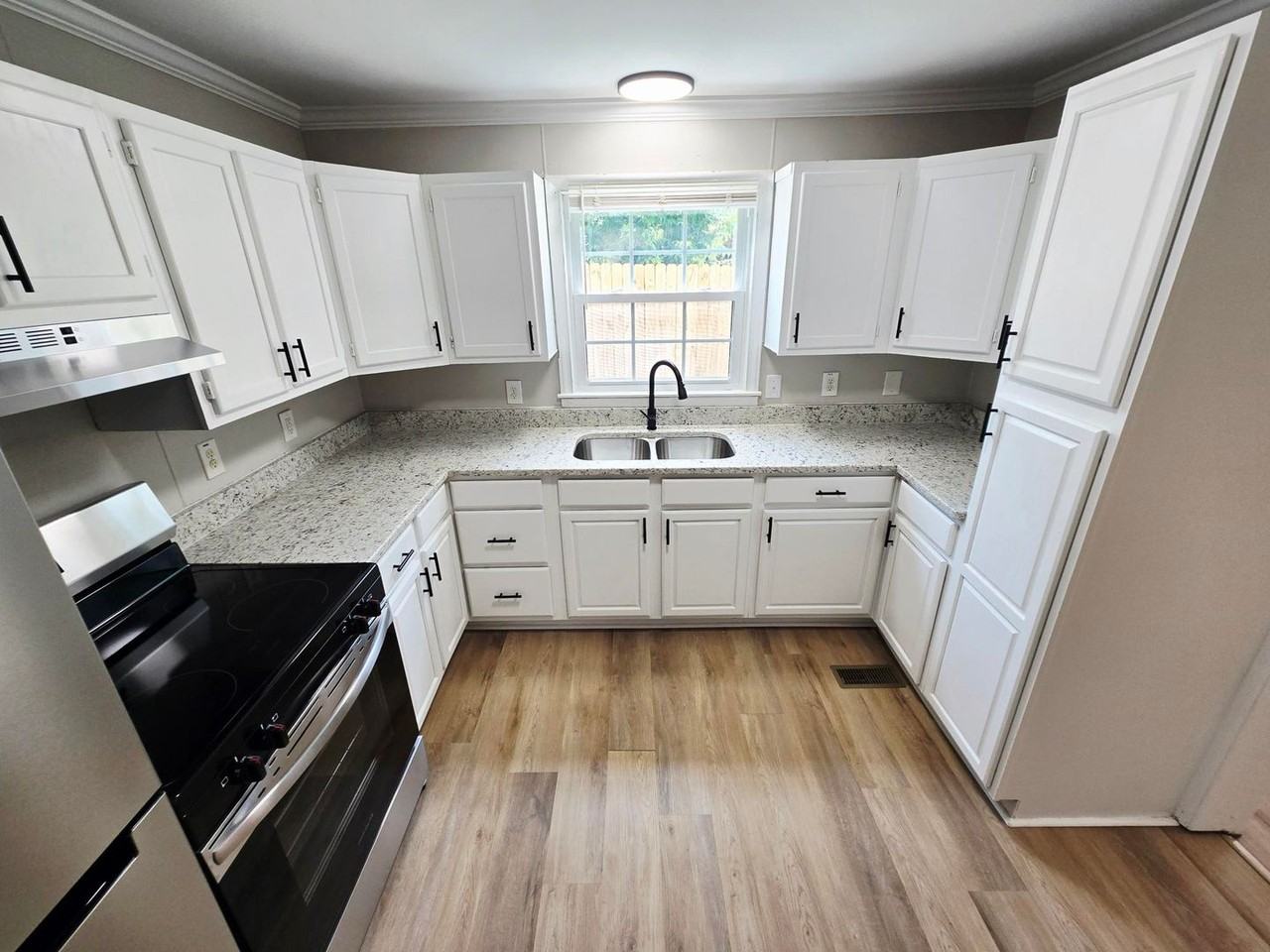 728 Tucker St - Photo 3 of 16
