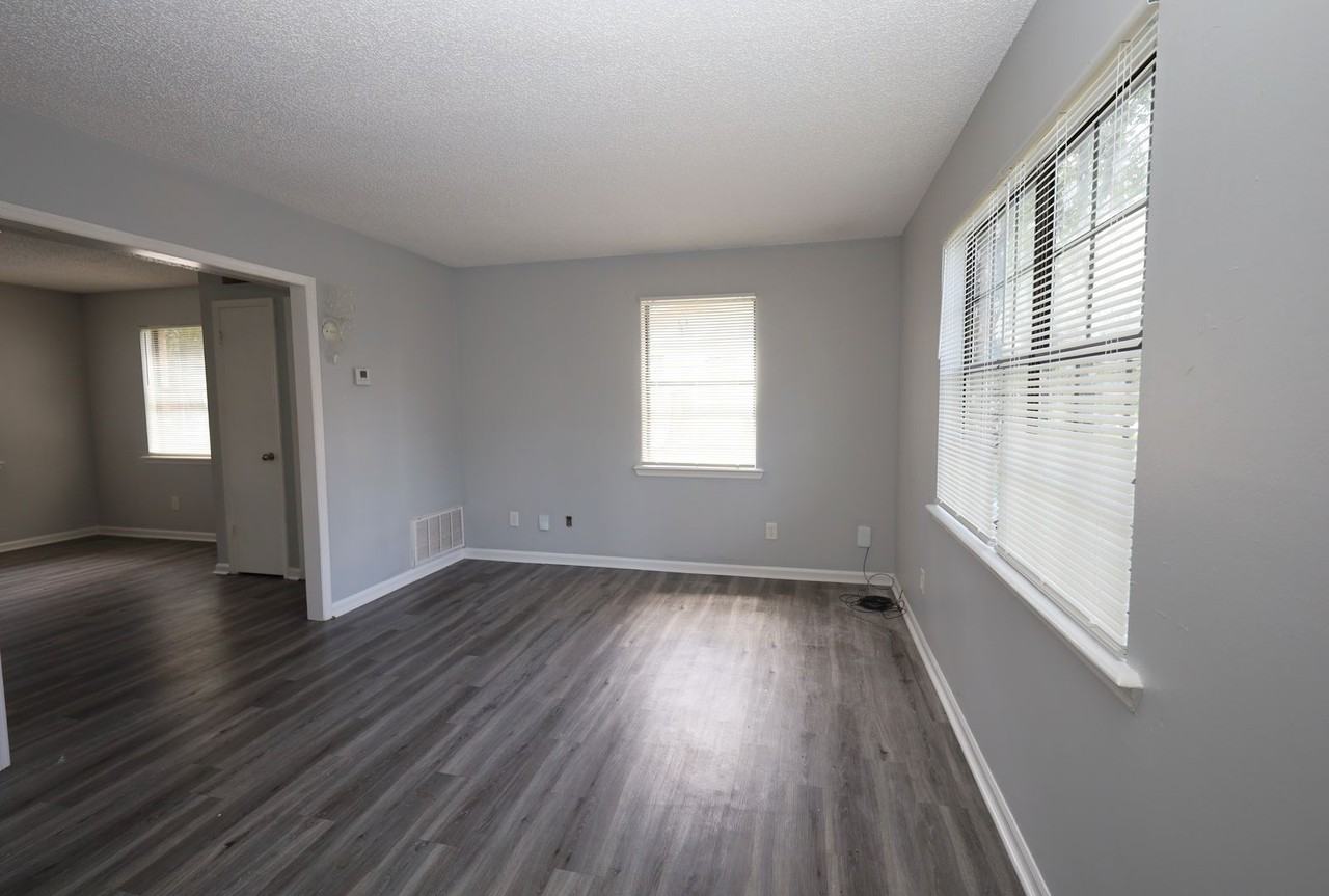 1205 Bethune Dr - Photo 2 of 10