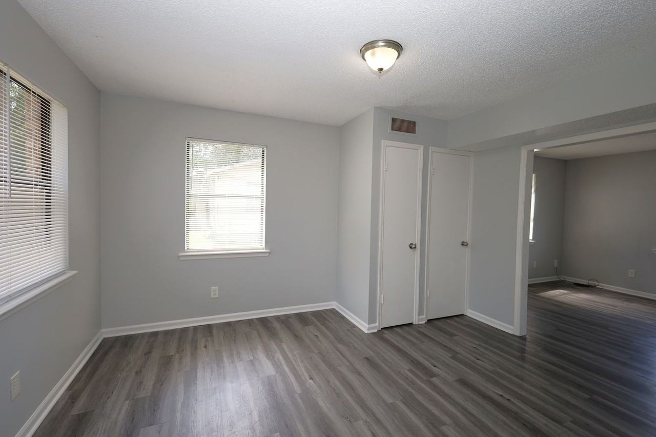 1205 Bethune Dr - Photo 3 of 10