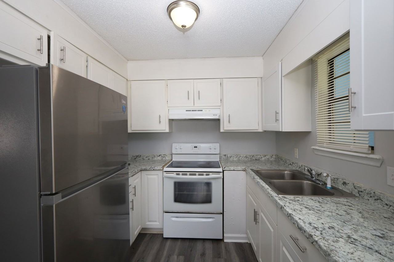 1205 Bethune Dr - Photo 4 of 10