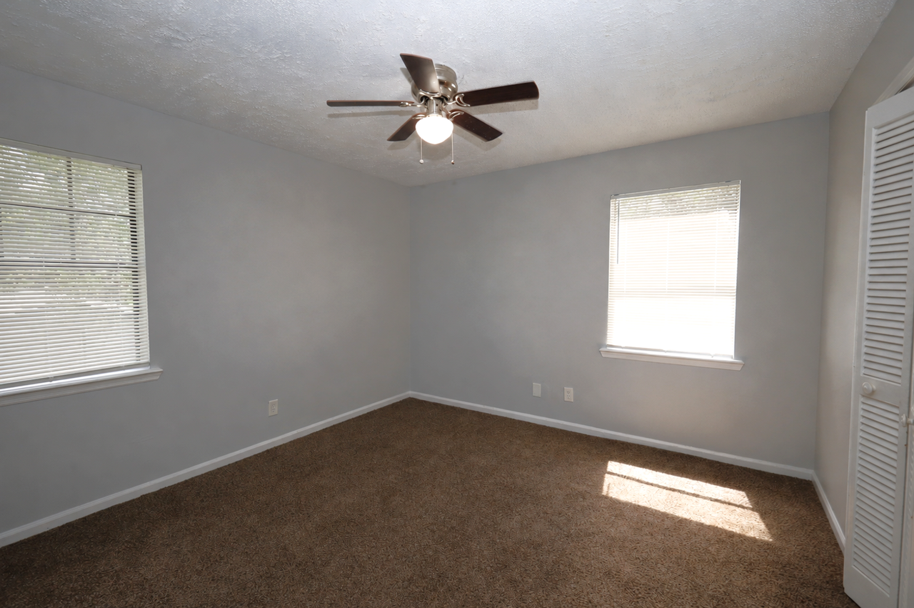 1205 Bethune Dr - Photo 6 of 10