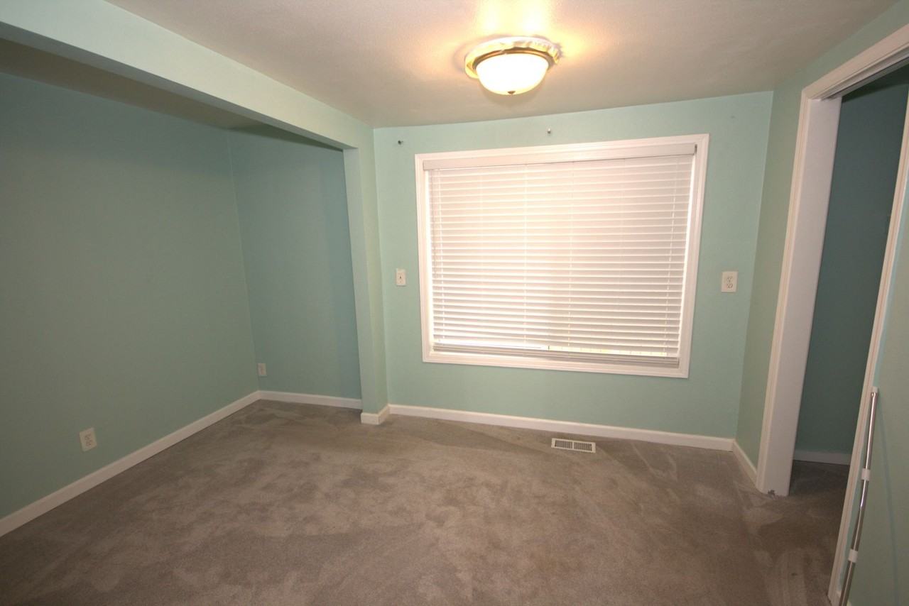 12922 2nd Ave Sw - Photo 5 of 15