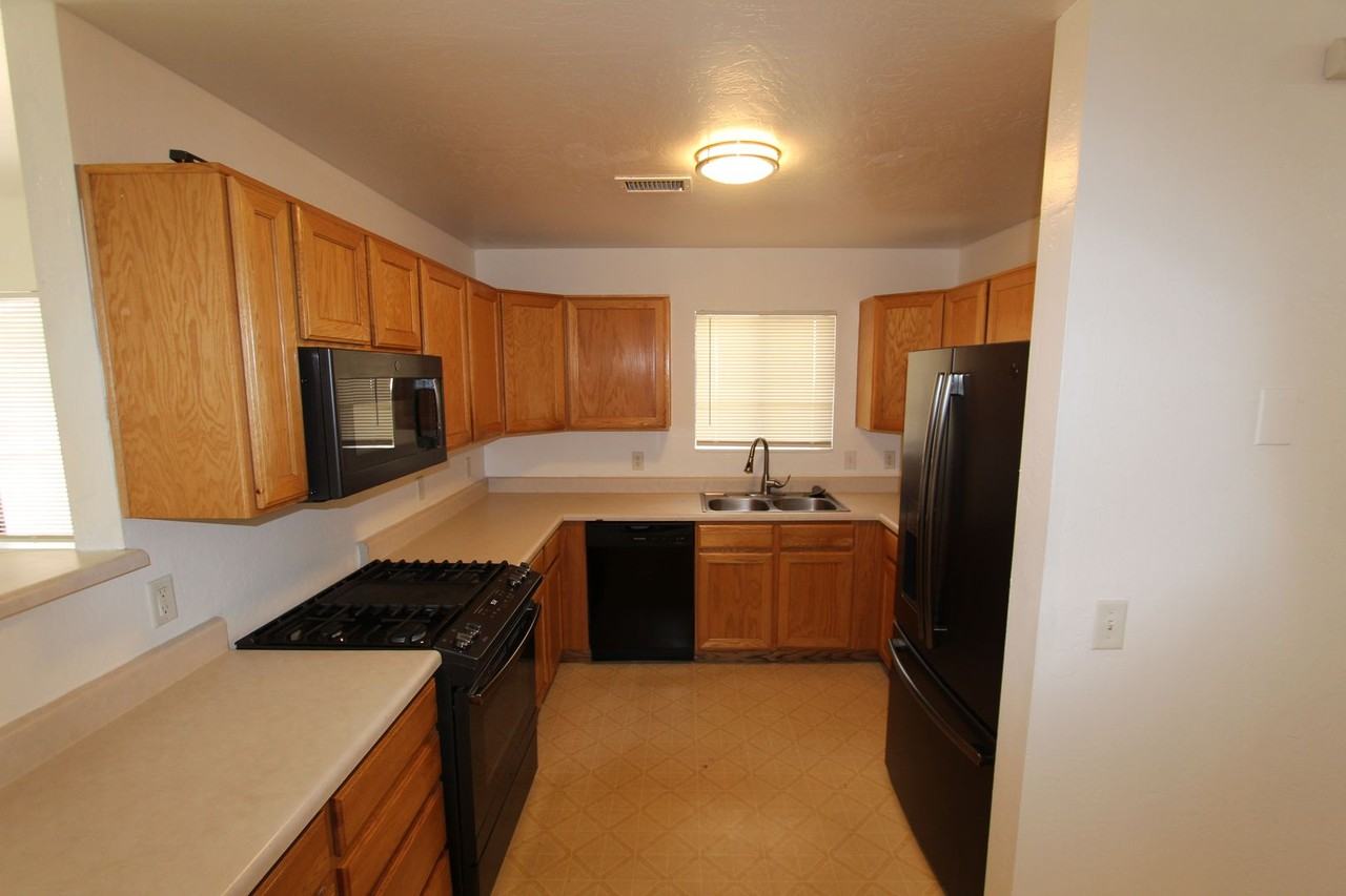 1909 E Maple Ave - Photo 7 of 25