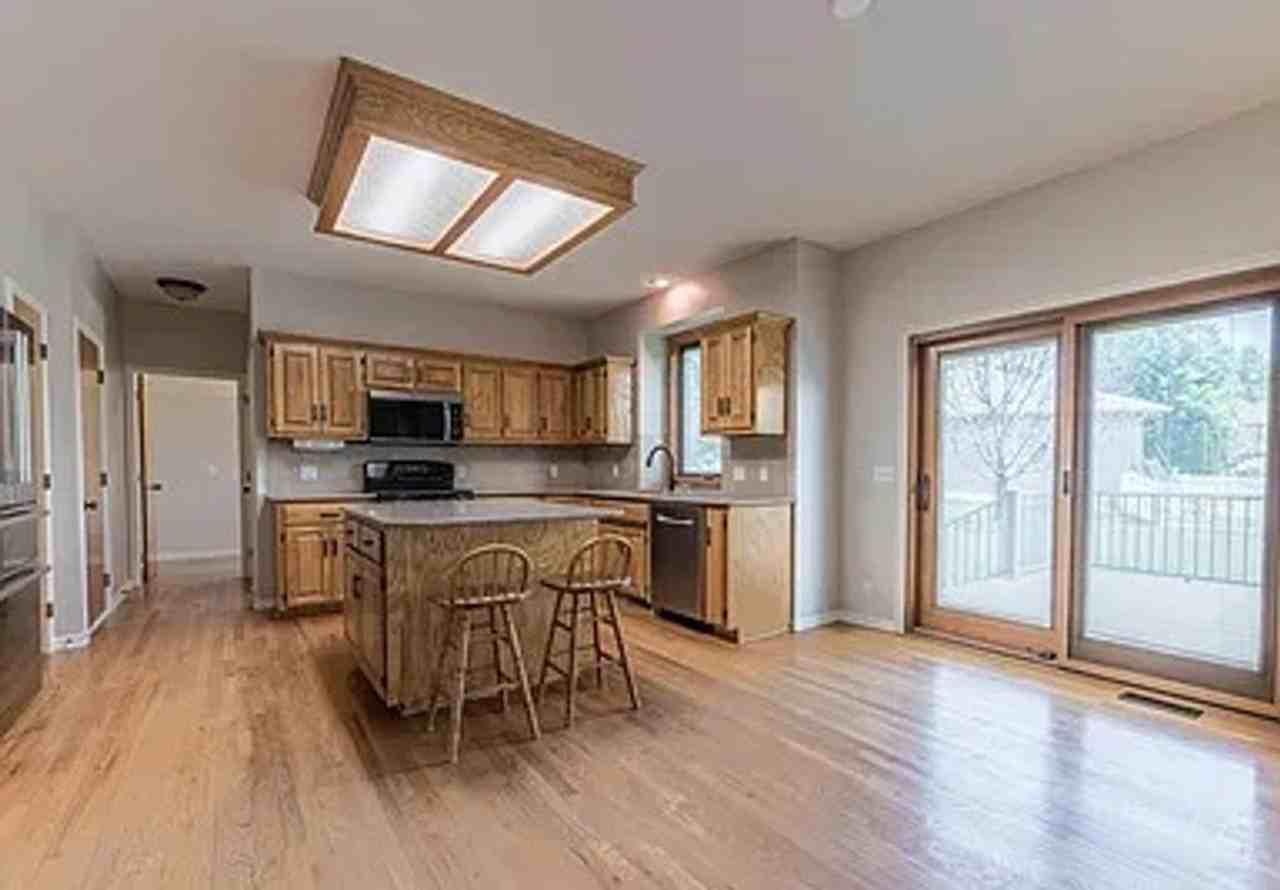 1723 N 171st St - Photo 4 of 18