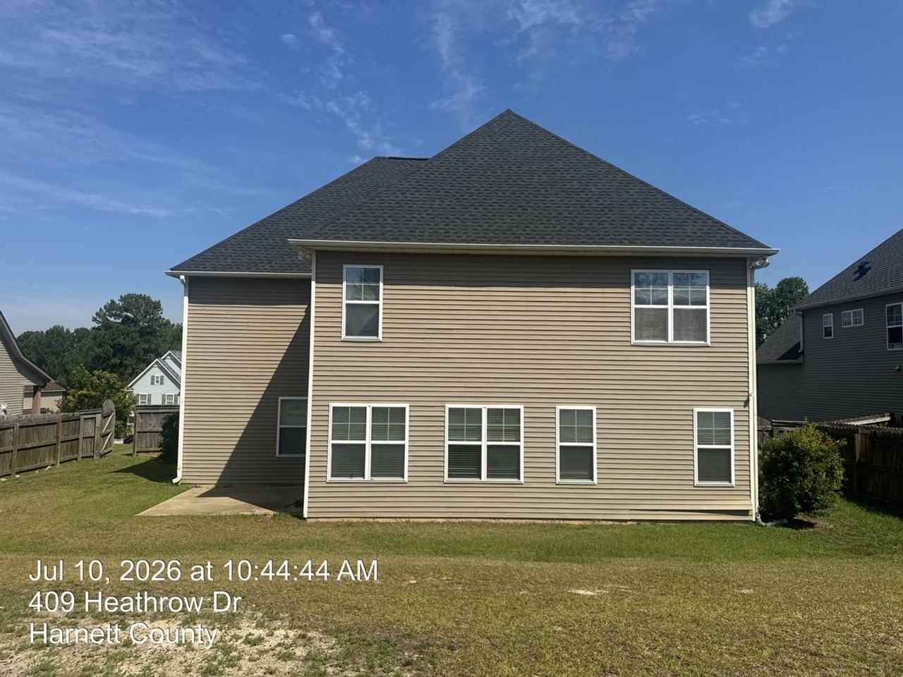 395 Heathrow Dr - Photo 4 of 32