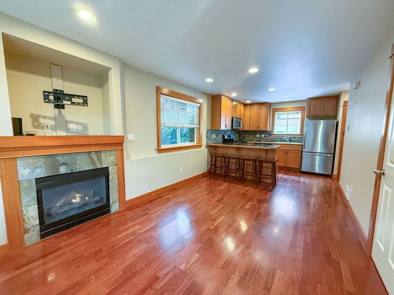 2325 Franklin Ave E #A - Photo 5 of 17