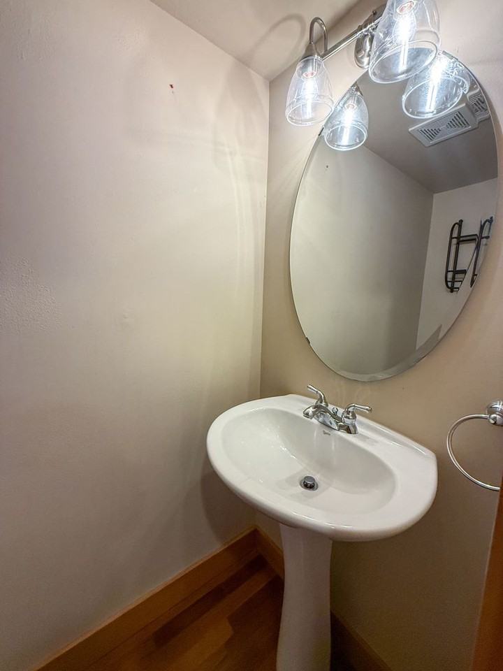 2325 Franklin Ave E #A - Photo 6 of 17