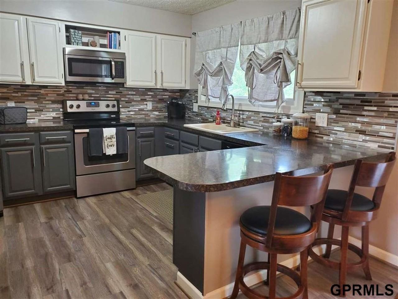 2201 Scarborough Dr - Photo 3 of 22