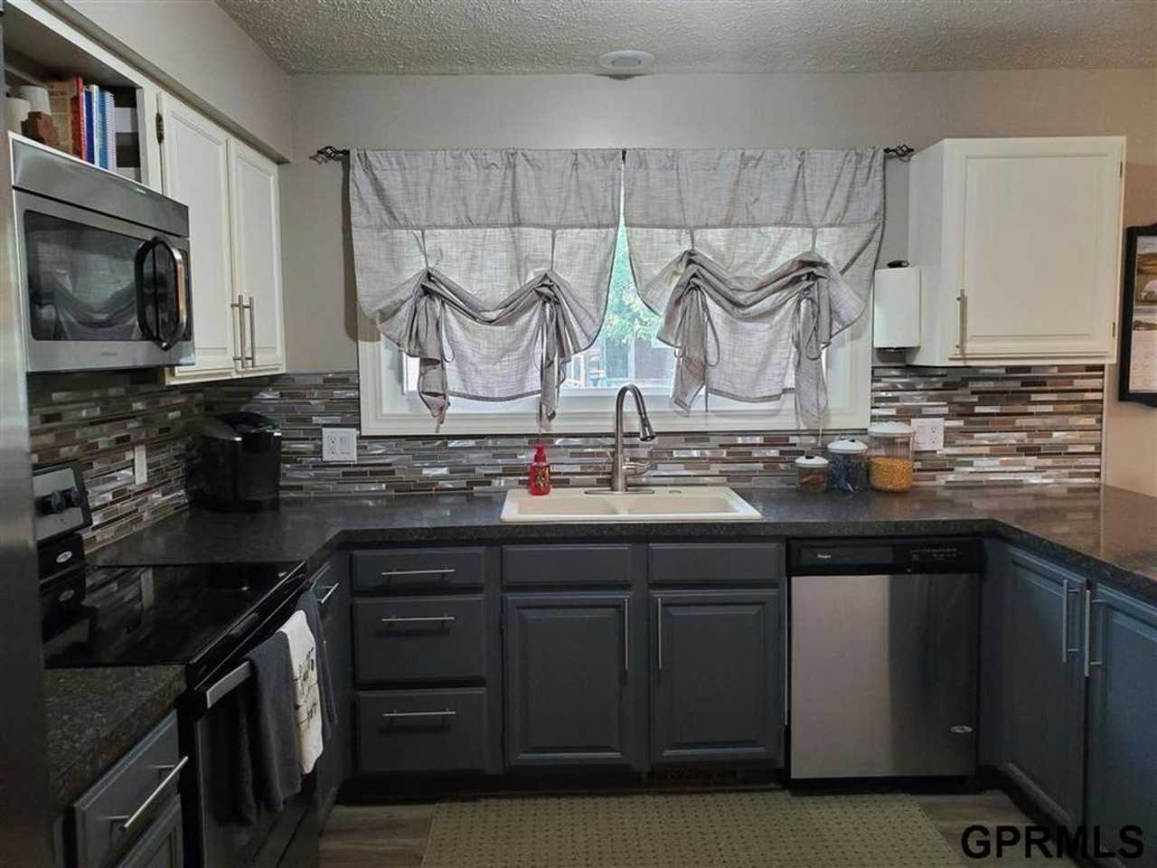 2201 Scarborough Dr - Photo 6 of 22