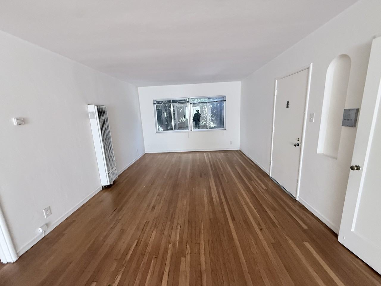 E 18th St #4 - Photo 5 of 15