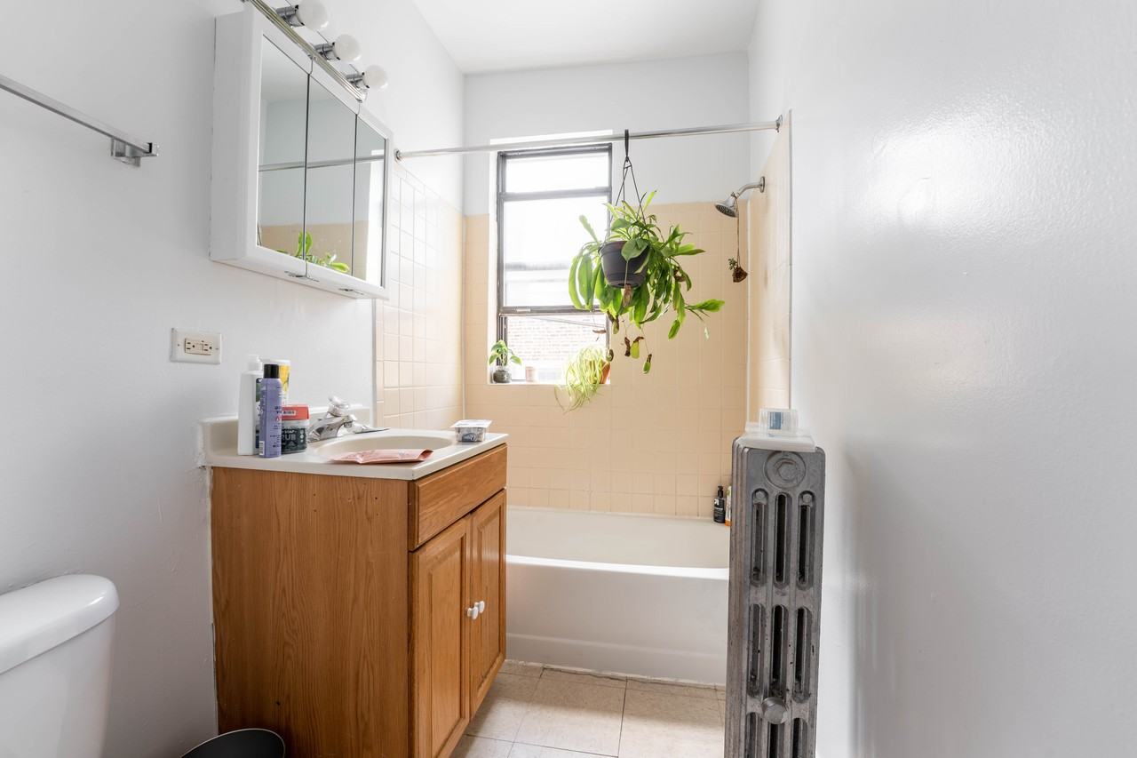 1534 N Kedzie Ave #3H - Photo 5 of 8